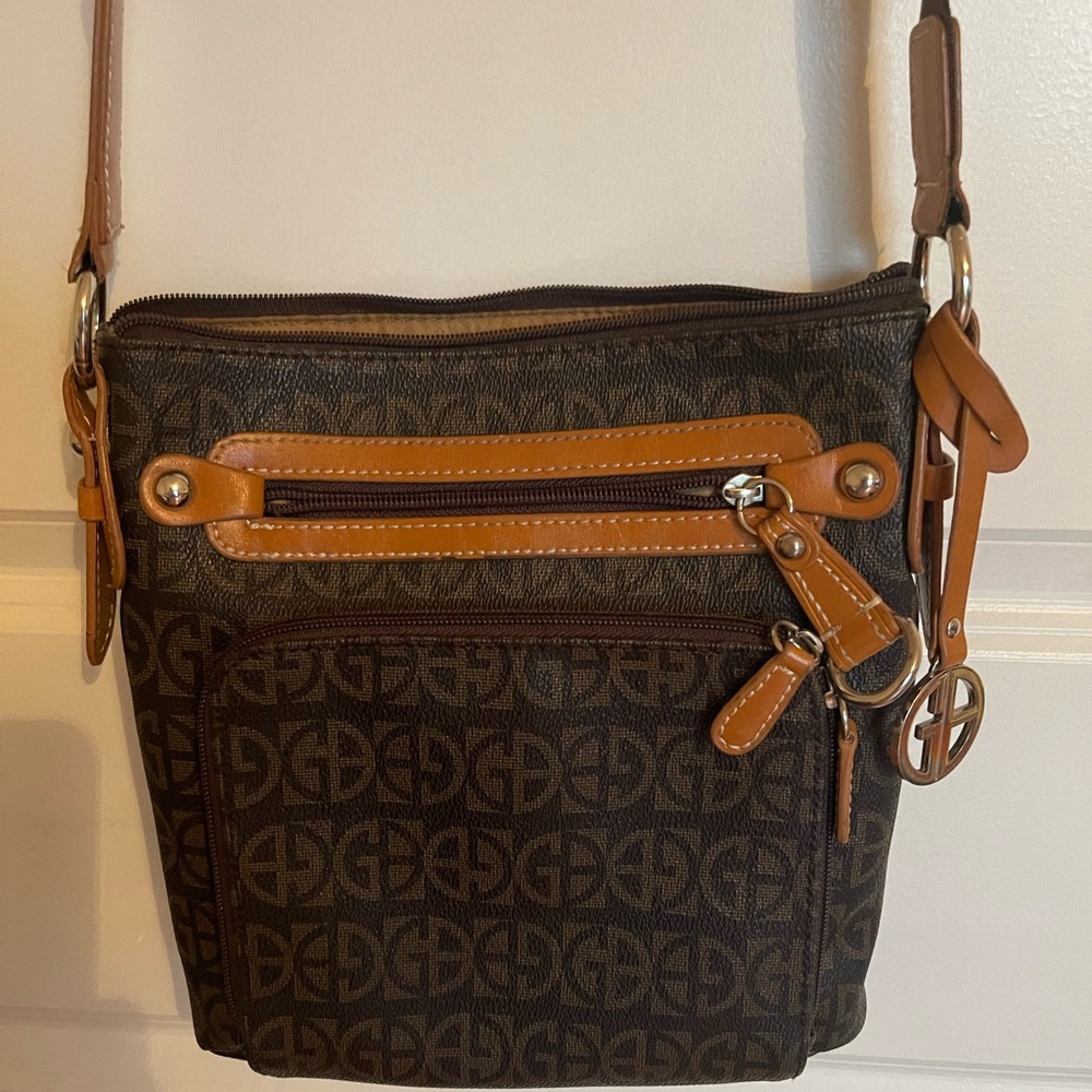 Used hand bag good shape Giani Bernini